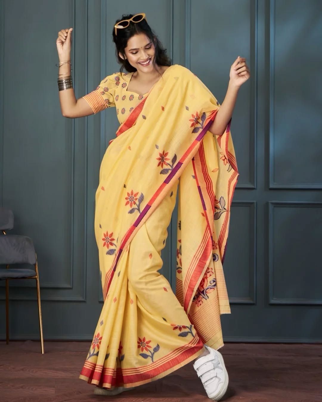 Floral Linen Printed Saree With Printed Blouse