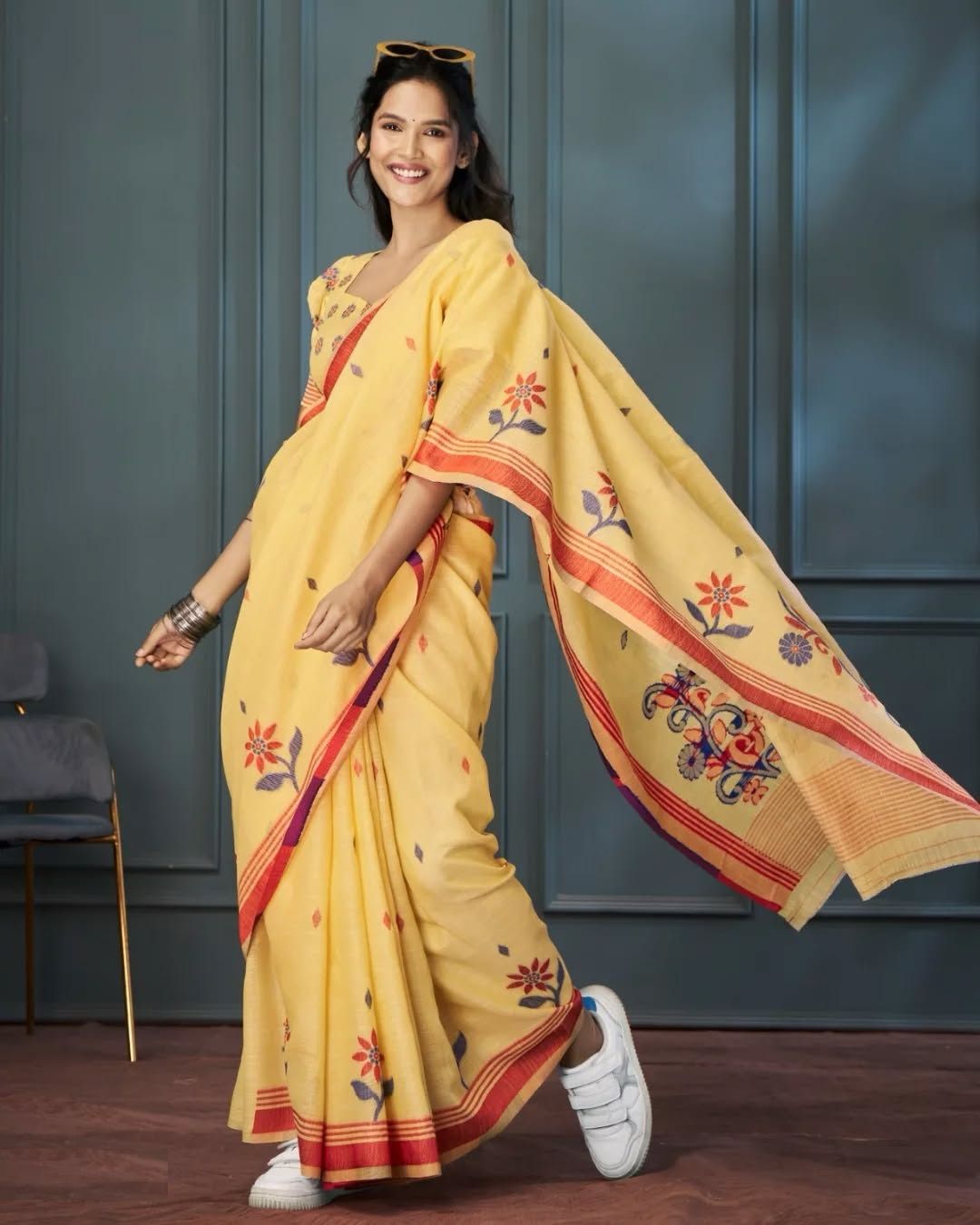 Floral Linen Printed Saree With Printed Blouse