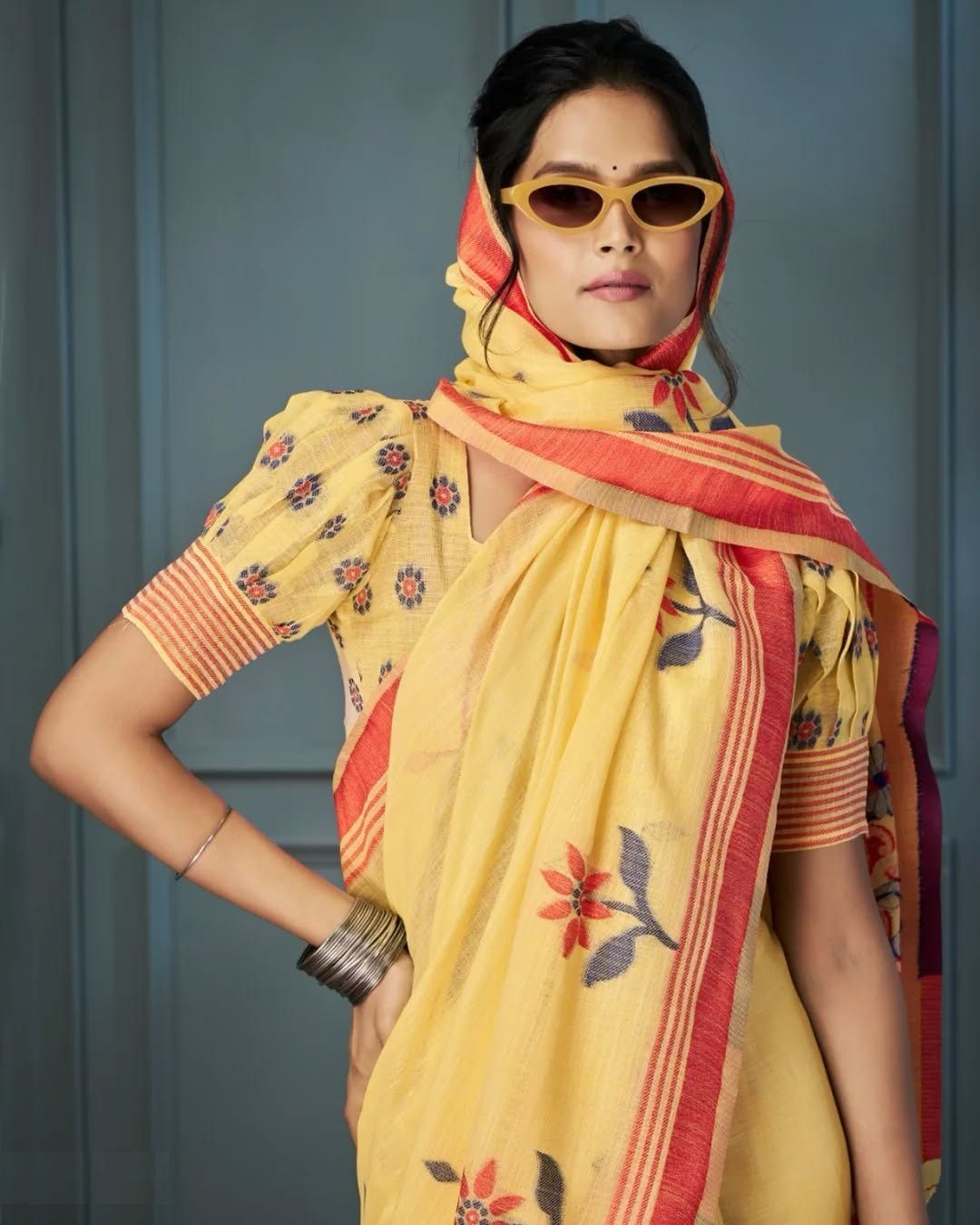 Floral Linen Printed Saree With Printed Blouse