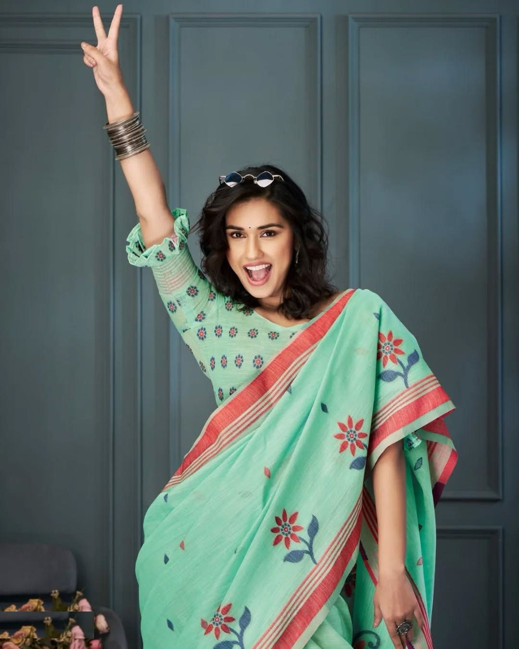 Floral Linen Printed Saree With Printed Blouse