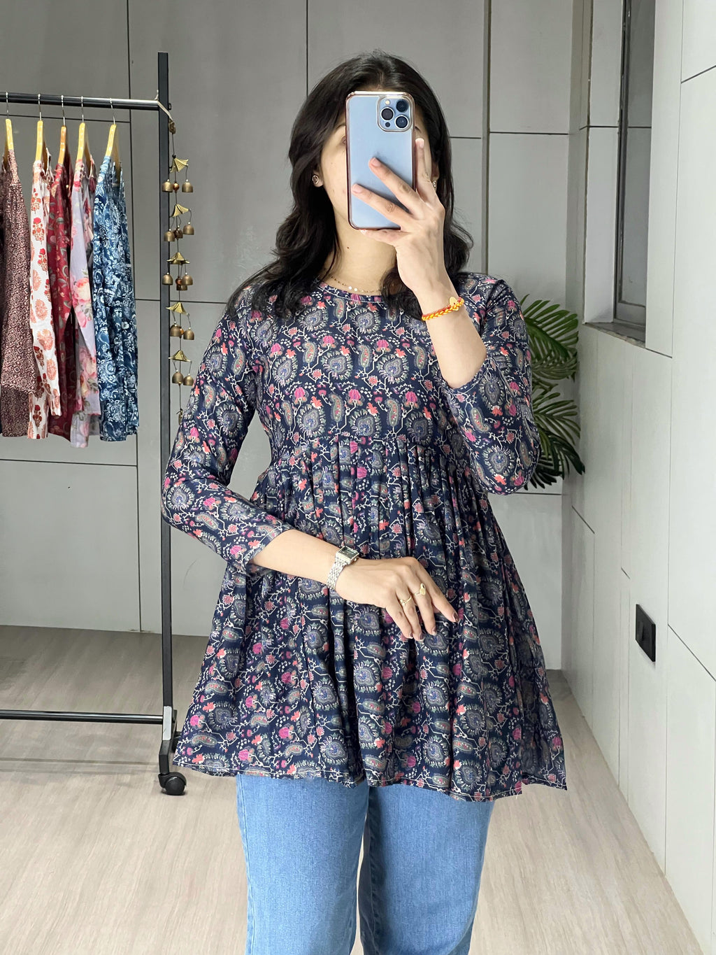 Casual Chic Floral Print Tunic (Navy Blue)