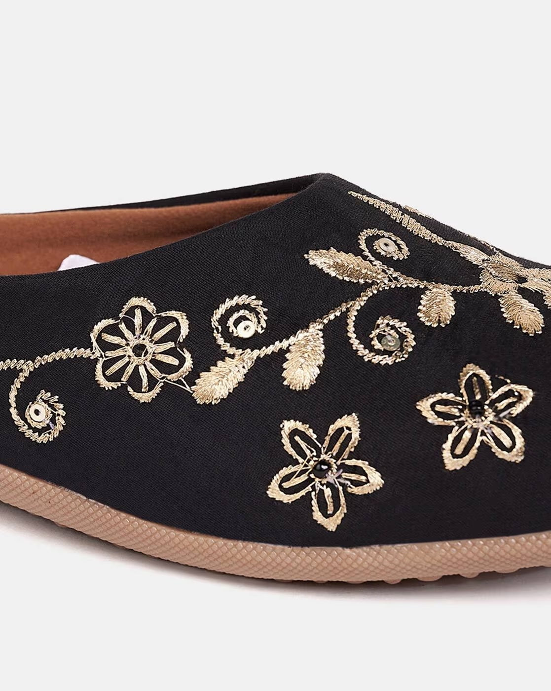 Women Embroidered Round-Toe Mules-Black